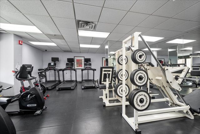 5320 N SHERIDAN Road 1902, Chicago, IL 60640