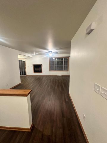 1133 Ellys WAY, Slinger, WI 53086