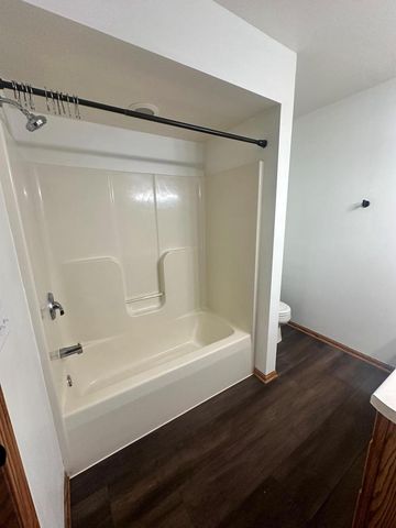 1133 Ellys WAY, Slinger, WI 53086
