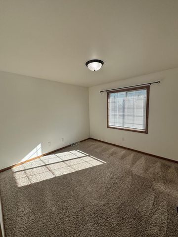 1133 Ellys WAY, Slinger, WI 53086