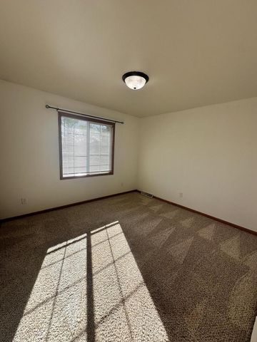 1133 Ellys WAY, Slinger, WI 53086