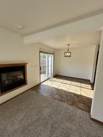 1133 Ellys WAY, Slinger, WI 53086