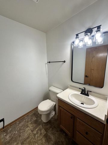 1133 Ellys WAY, Slinger, WI 53086