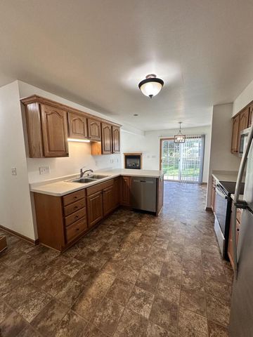 1133 Ellys WAY, Slinger, WI 53086
