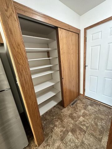 1133 Ellys WAY, Slinger, WI 53086