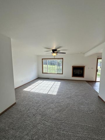 1133 Ellys WAY, Slinger, WI 53086