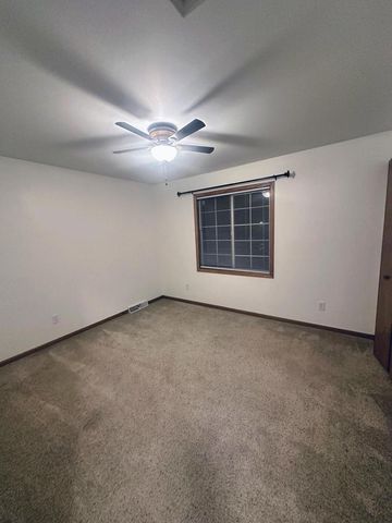 1133 Ellys WAY, Slinger, WI 53086