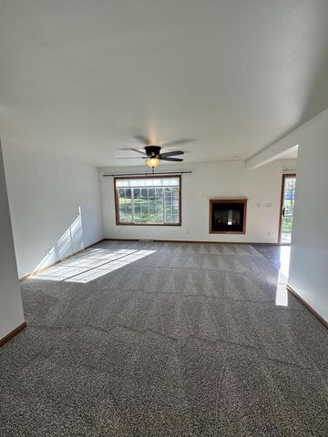 1133 Ellys WAY, Slinger, WI 53086
