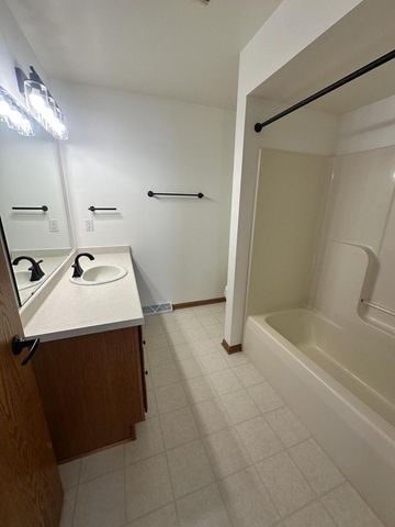 1133 Ellys WAY, Slinger, WI 53086