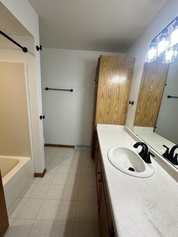 1133 Ellys WAY, Slinger, WI 53086