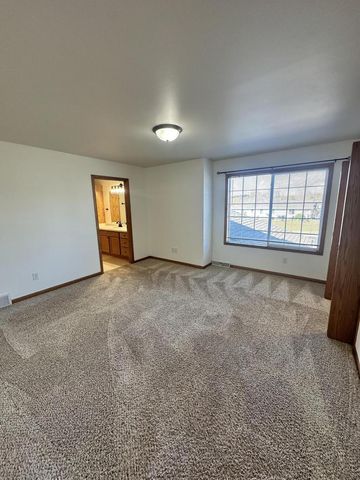 1133 Ellys WAY, Slinger, WI 53086