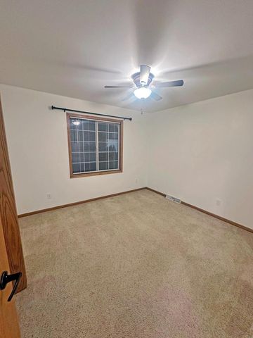 1133 Ellys WAY, Slinger, WI 53086