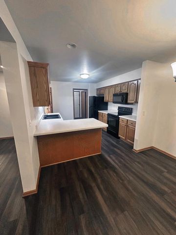1133 Ellys WAY, Slinger, WI 53086