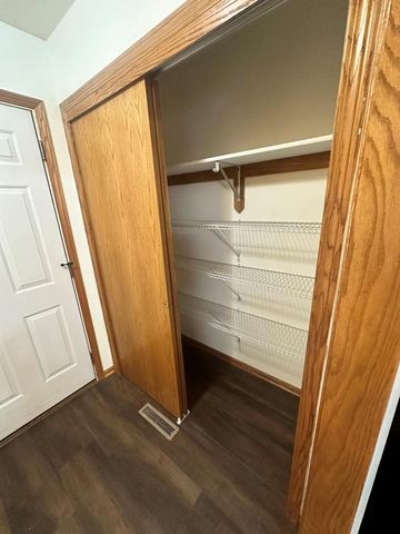 1133 Ellys WAY, Slinger, WI 53086