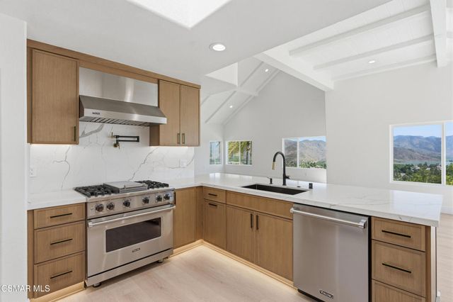 6022 Cielo Vista Court, Camarillo, CA 93012