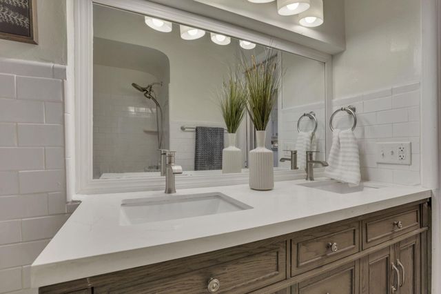 601 Morse Road, Columbus, OH 43214