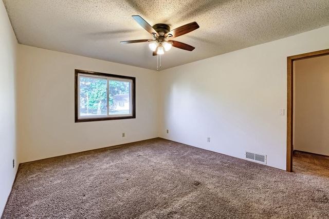 3743 Goodwin Avenue N, Oakdale, MN 55128