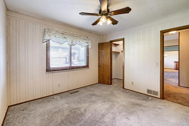 3743 Goodwin Avenue N, Oakdale, MN 55128