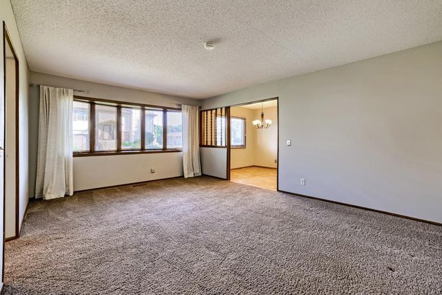 3743 Goodwin Avenue N, Oakdale, MN 55128