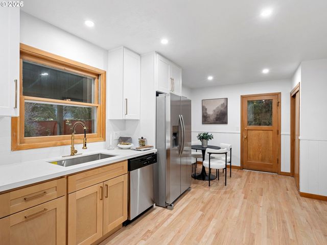 1760 KILKENNY Dr, Lake Oswego, OR 97034