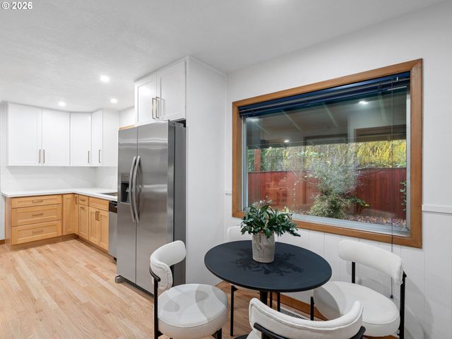 1760 KILKENNY Dr, Lake Oswego, OR 97034