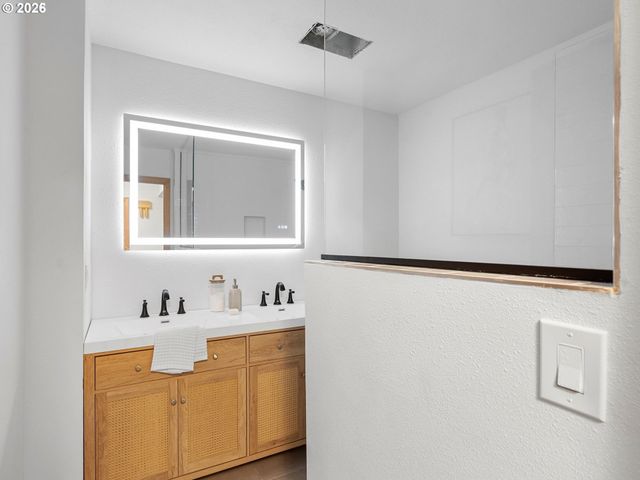 1760 KILKENNY Dr, Lake Oswego, OR 97034