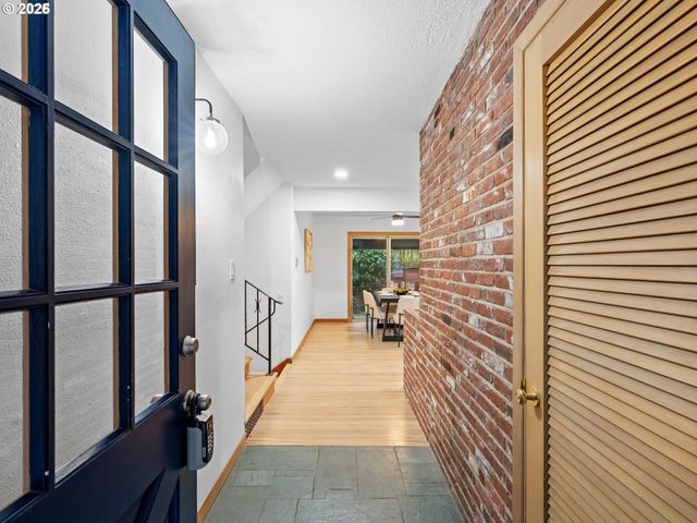 1760 KILKENNY Dr, Lake Oswego, OR 97034