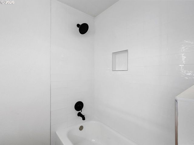 1760 KILKENNY Dr, Lake Oswego, OR 97034