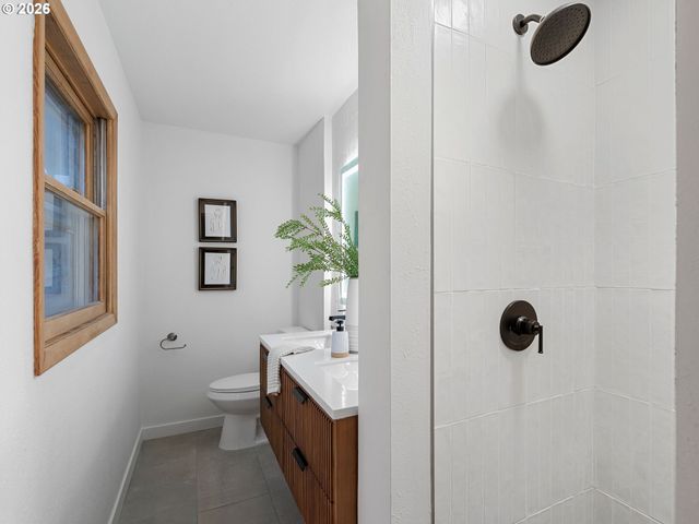 1760 KILKENNY Dr, Lake Oswego, OR 97034