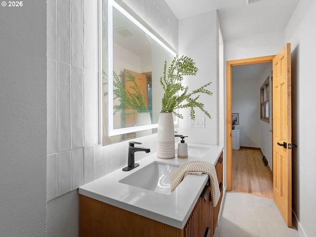 1760 KILKENNY Dr, Lake Oswego, OR 97034