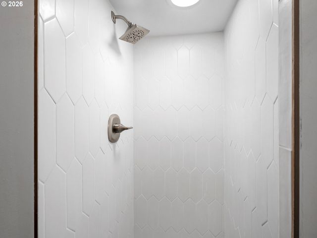 1760 KILKENNY Dr, Lake Oswego, OR 97034