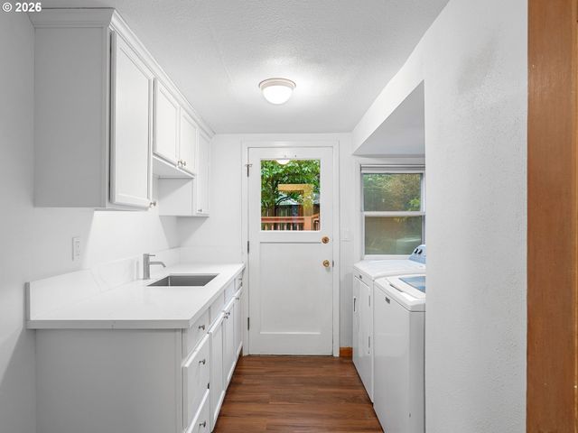 1760 KILKENNY Dr, Lake Oswego, OR 97034