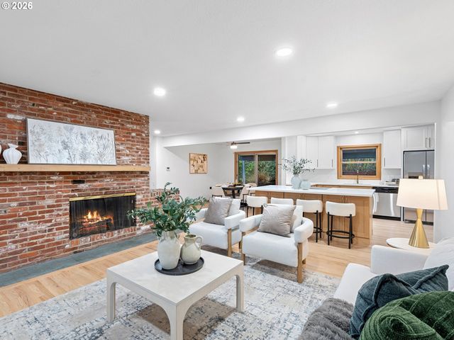 1760 KILKENNY Dr, Lake Oswego, OR 97034