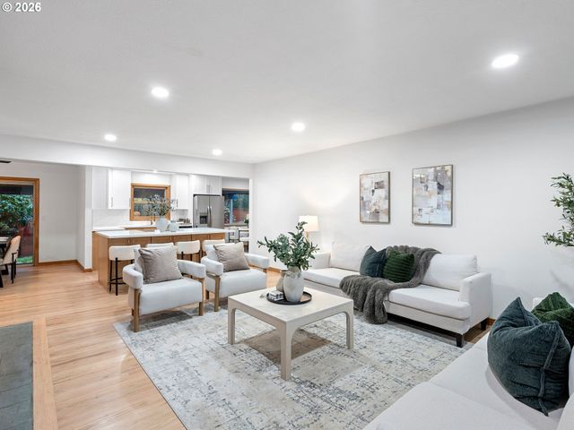 1760 KILKENNY Dr, Lake Oswego, OR 97034