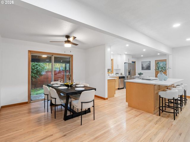 1760 KILKENNY Dr, Lake Oswego, OR 97034