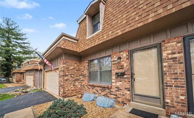 11863 Charlemagne Drive, Maryland Heights, MO 63043