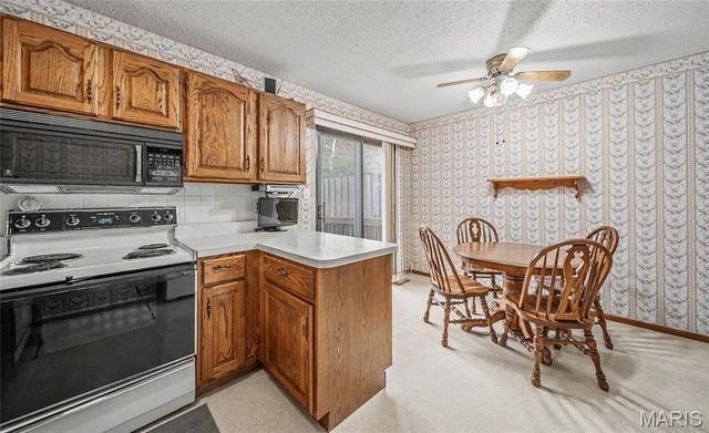 11863 Charlemagne Drive, Maryland Heights, MO 63043