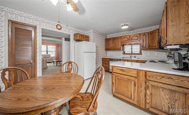 11863 Charlemagne Drive, Maryland Heights, MO 63043