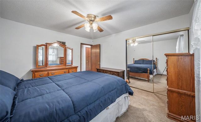 11863 Charlemagne Drive, Maryland Heights, MO 63043