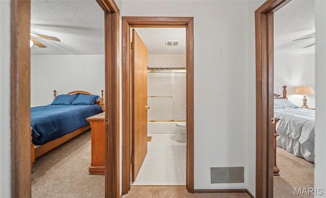 11863 Charlemagne Drive, Maryland Heights, MO 63043