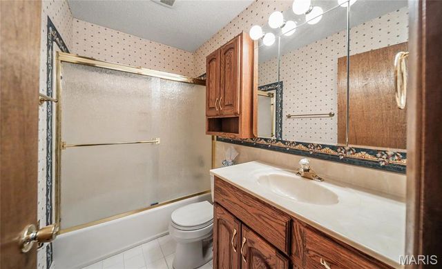 11863 Charlemagne Drive, Maryland Heights, MO 63043