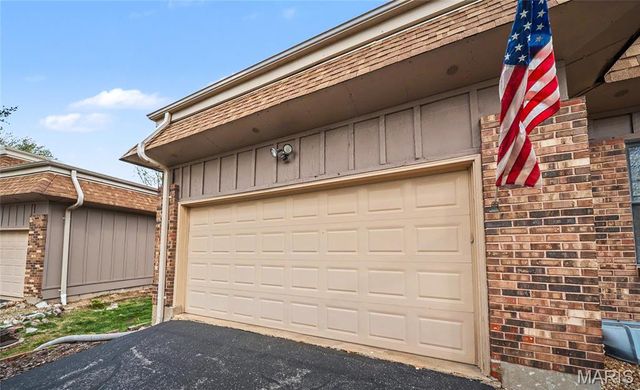 11863 Charlemagne Drive, Maryland Heights, MO 63043