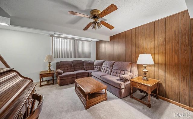 11863 Charlemagne Drive, Maryland Heights, MO 63043