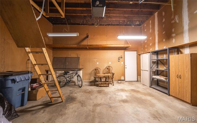 11863 Charlemagne Drive, Maryland Heights, MO 63043