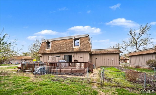 11863 Charlemagne Drive, Maryland Heights, MO 63043