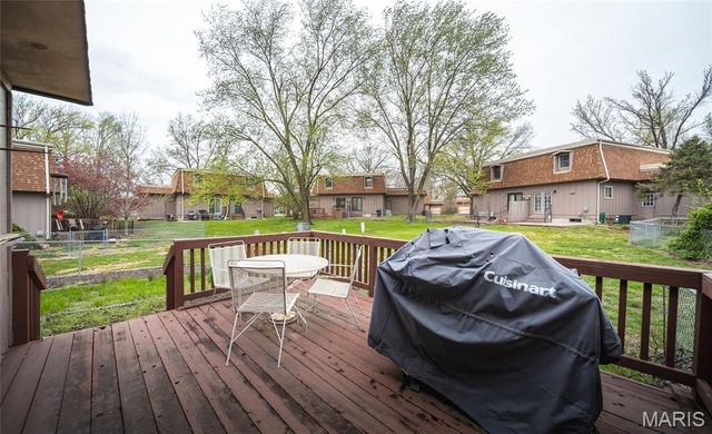 11863 Charlemagne Drive, Maryland Heights, MO 63043