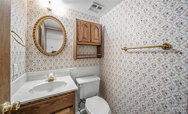 11863 Charlemagne Drive, Maryland Heights, MO 63043