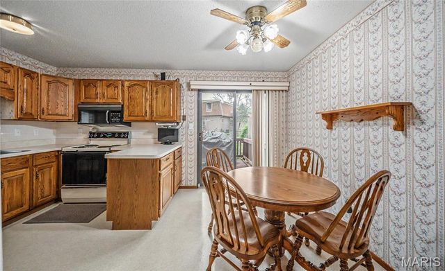 11863 Charlemagne Drive, Maryland Heights, MO 63043