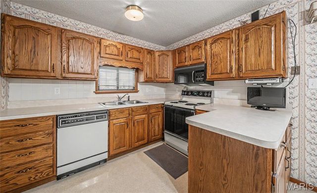 11863 Charlemagne Drive, Maryland Heights, MO 63043