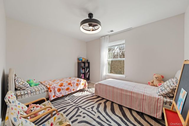 24 Knoll Crest Court, Cornwall, NY 12518